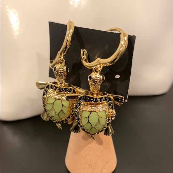 14k Gold Plated Turtle Earrings - Picture 5 of 5